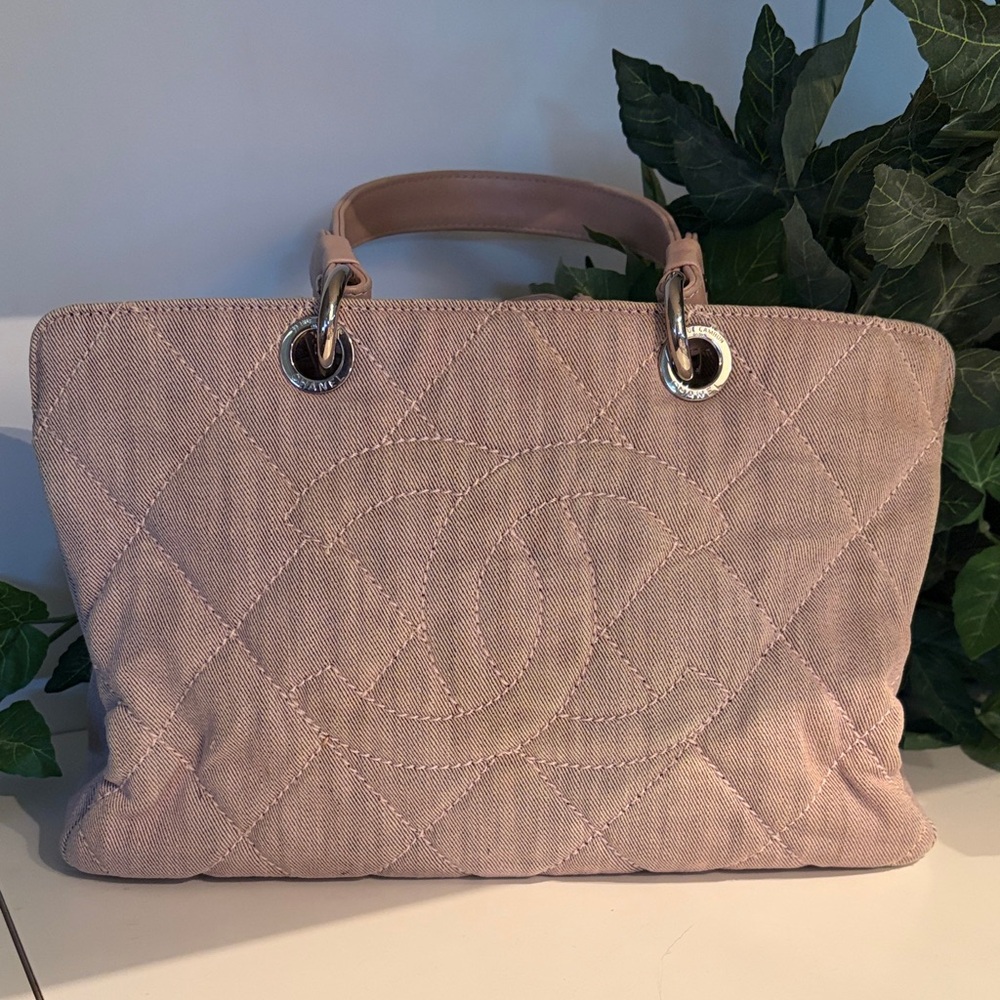 🩷Offers only🩷.. Ends Soon......Chanel Coco Canvas Quilted Denim Tote!